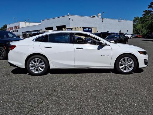 Summit White 2023 Chevrolet Malibu FWD 1LT