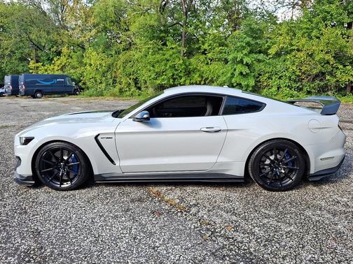 2017 Ford Shelby GT350 Base
