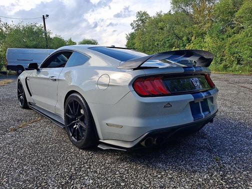 2017 Ford Shelby GT350 Base