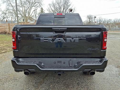 Diamond Black Crystal Pearl-Coat Exterior Paint 2026 RAM 1500 Express