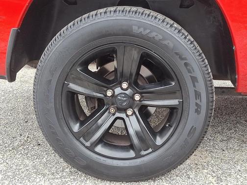 2017 RAM 1500 Night Crew Cab 4x4 5'7' Box