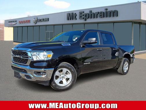 Diamond Black Crystal Pearlcoat 2023 RAM 1500 Big Horn/Lone Star