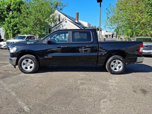 Diamond Black Crystal Pearlcoat 2023 RAM 1500 Big Horn/Lone Star