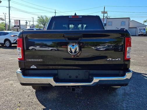 Diamond Black Crystal Pearlcoat 2023 RAM 1500 Big Horn/Lone Star