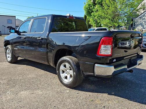 Diamond Black Crystal Pearlcoat 2023 RAM 1500 Big Horn/Lone Star