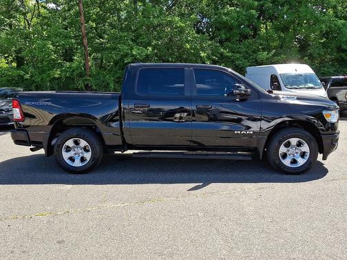 Diamond Black Crystal Pearlcoat 2023 RAM 1500 Big Horn/Lone Star