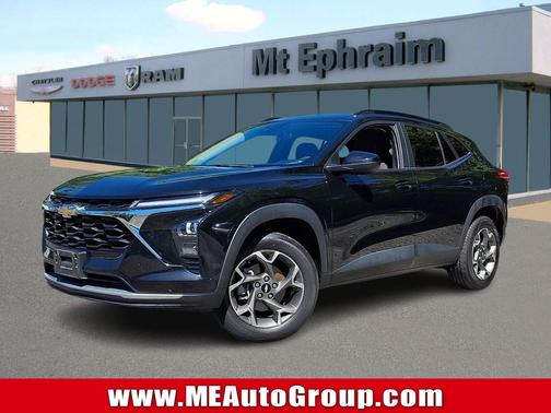 Mosaic Black Metallic 2025 Chevrolet Trax LT