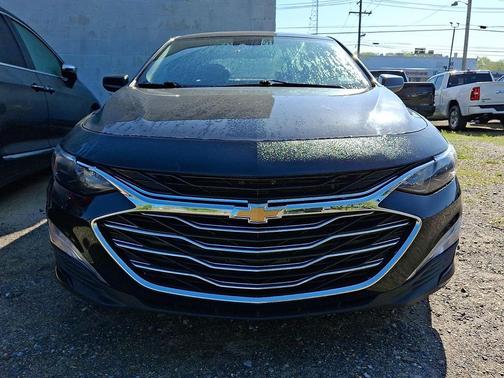 Mosaic Black Metallic 2024 Chevrolet Malibu FWD 1LT
