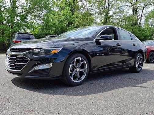 Mosaic Black Metallic 2024 Chevrolet Malibu FWD 1LT