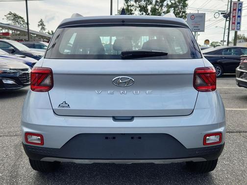 2022 Hyundai VENUE SEL