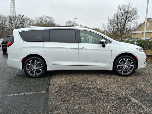 2026 Chrysler Pacifica L