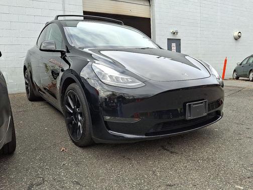 2022 Tesla Model Y Long Range Dual Motor All-Wheel Drive