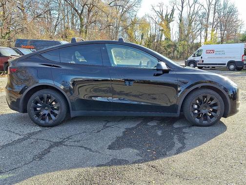 2022 Tesla Model Y Long Range Dual Motor All-Wheel Drive
