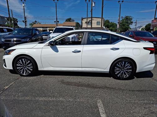 Glacier White 2025 Nissan Altima 2.5 SV