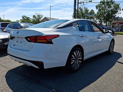 Glacier White 2025 Nissan Altima 2.5 SV