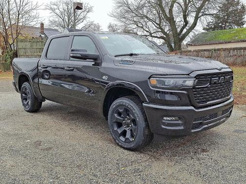 Diamond Black Crystal Pearl-Coat Exterior Paint 2026 RAM 1500 Big Horn/Lone Star