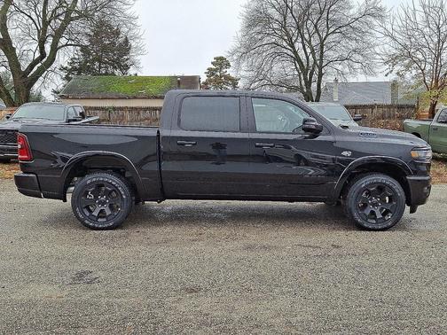 Diamond Black Crystal Pearl-Coat Exterior Paint 2026 RAM 1500 Big Horn/Lone Star