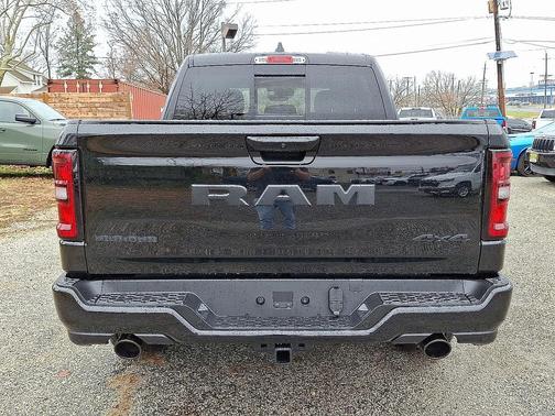 Diamond Black Crystal Pearl-Coat Exterior Paint 2026 RAM 1500 Big Horn/Lone Star