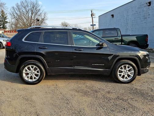 Brilliant Black Crystal Pearlcoat 2014 Jeep Cherokee Latitude