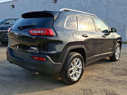 Brilliant Black Crystal Pearlcoat 2014 Jeep Cherokee Latitude