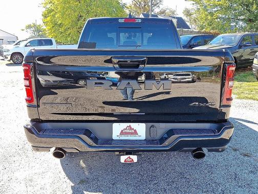 Diamond Black Crystal Pearl-Coat Exterior Paint 2026 RAM 1500 Big Horn/Lone Star
