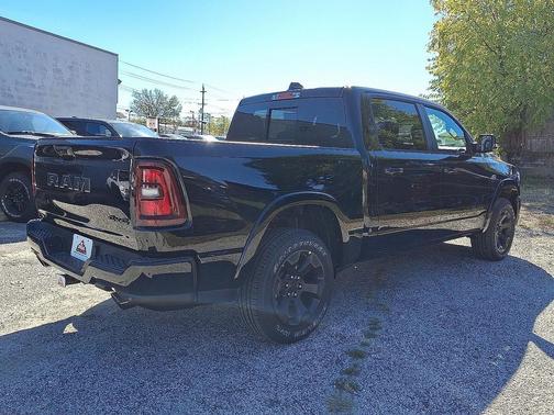 Diamond Black Crystal Pearl-Coat Exterior Paint 2026 RAM 1500 Big Horn/Lone Star