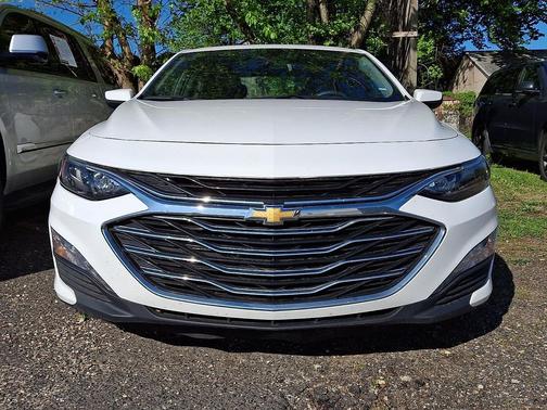 Summit White 2024 Chevrolet Malibu FWD 1LT