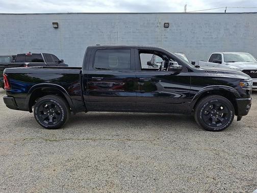 Diamond Black Crystal Pearl-Coat Exterior Paint 2026 RAM 1500 Big Horn/Lone Star