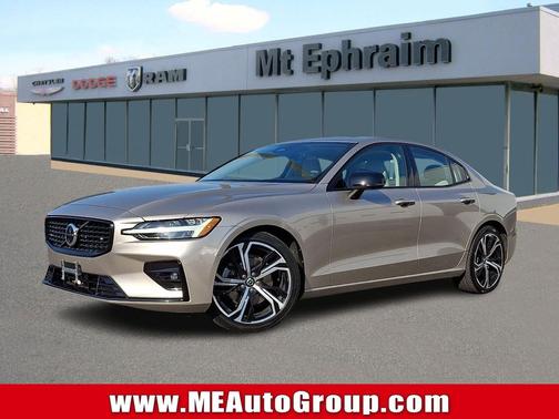 Gray 2024 Volvo S60 B5 Plus Dark Theme