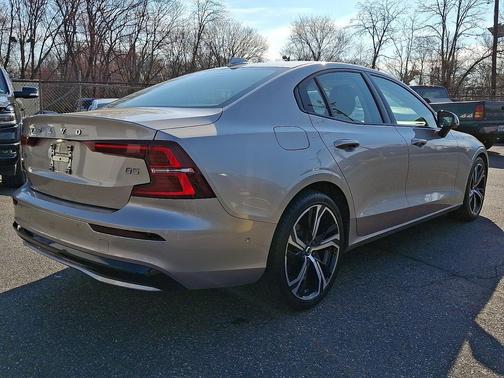 Gray 2024 Volvo S60 B5 Plus Dark Theme