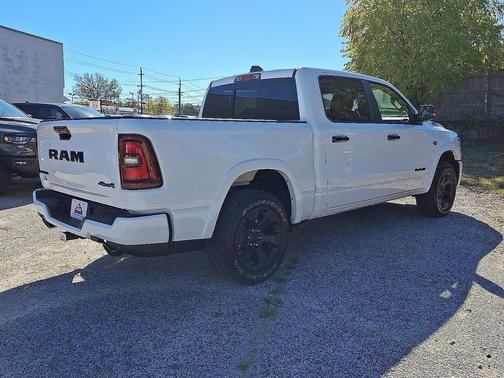 Bright White Clearcoat 2026 RAM 1500 Big Horn/Lone Star