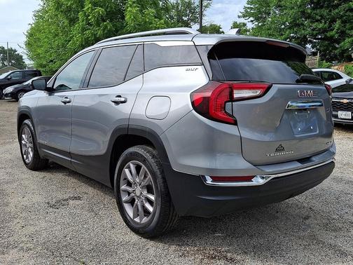 Sterling Metallic 2024 GMC Terrain SLT
