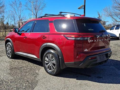 2022 Nissan Pathfinder SV 4WD