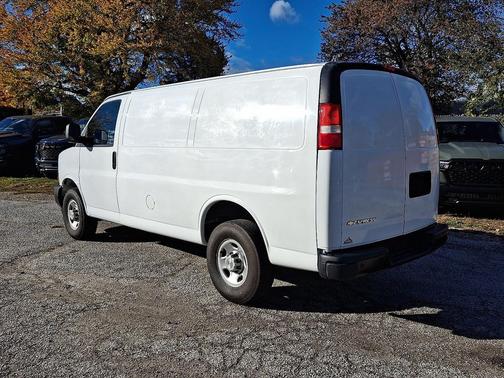 2023 Chevrolet Express 2500 RWD 2500 Regular Wheelbase WT