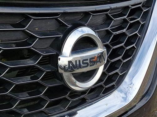 Super Black 2019 Nissan Sentra SV