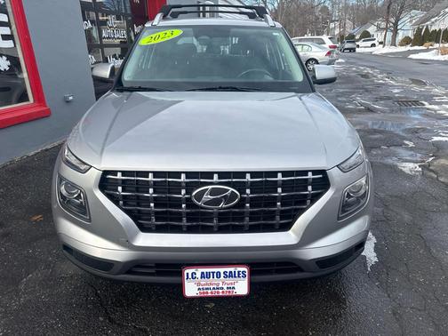 2023 Hyundai VENUE SEL