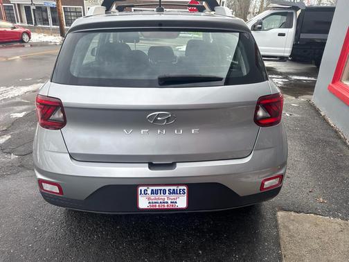 2023 Hyundai VENUE SEL