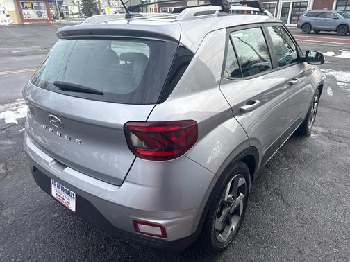 2023 Hyundai VENUE SEL