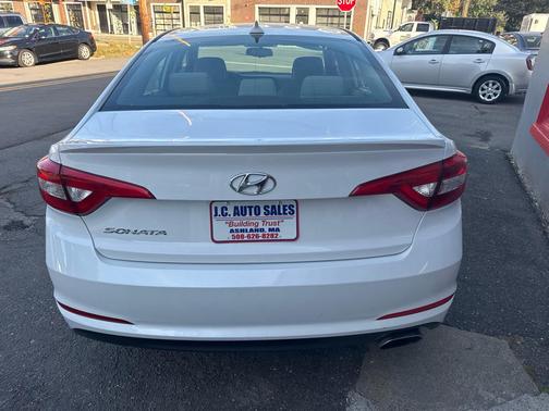 2017 Hyundai SONATA SE