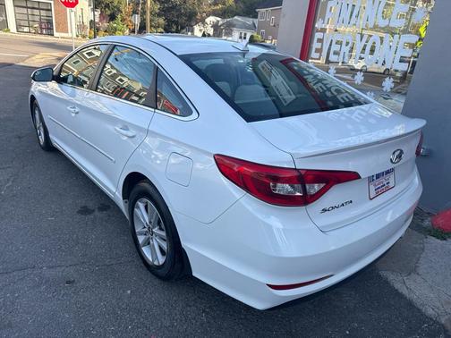 2017 Hyundai SONATA SE