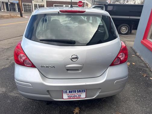 2010 Nissan Versa 1.8 S
