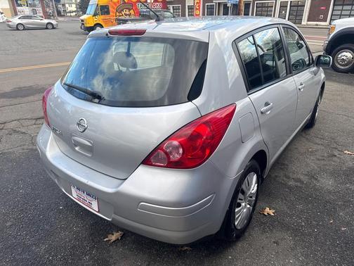 2010 Nissan Versa 1.8 S