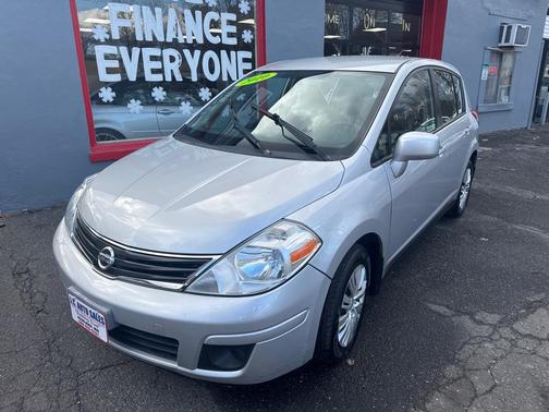 2010 Nissan Versa 1.8 S