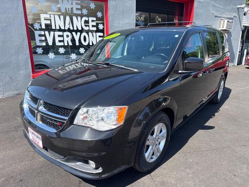 Black Onyx Crystal Pearlcoat 2019 Dodge Grand Caravan SXT