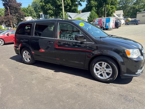 Black Onyx Crystal Pearlcoat 2019 Dodge Grand Caravan SXT
