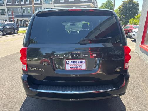 Black Onyx Crystal Pearlcoat 2019 Dodge Grand Caravan SXT
