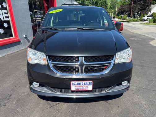 Black Onyx Crystal Pearlcoat 2019 Dodge Grand Caravan SXT