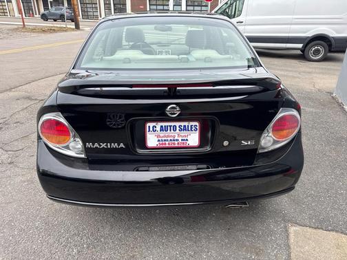 Super Black 2003 Nissan Maxima SE