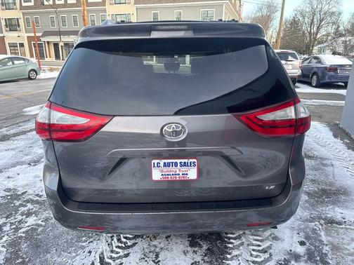 2017 Toyota Sienna LE