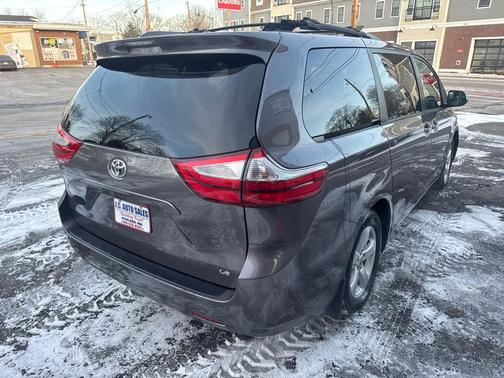 2017 Toyota Sienna LE